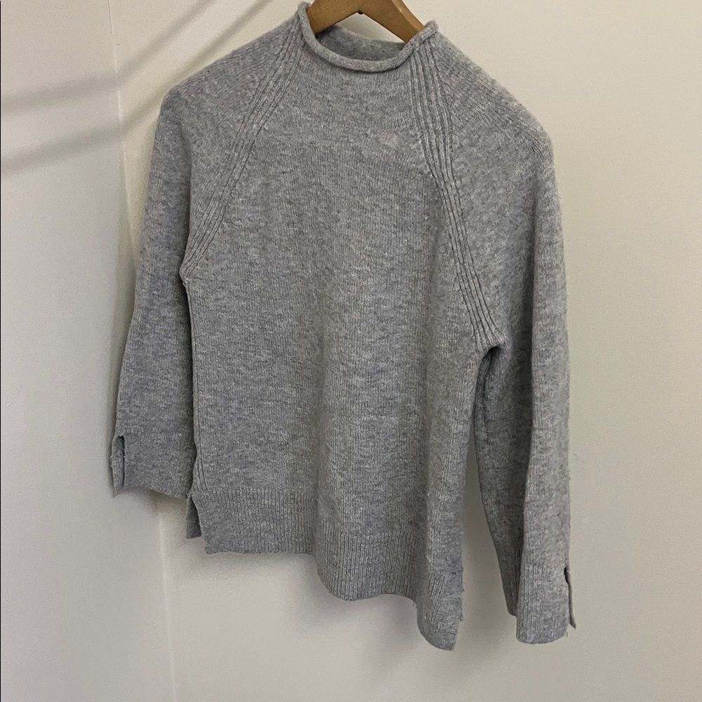 LOFT Light Gray Petites Knit Sweater